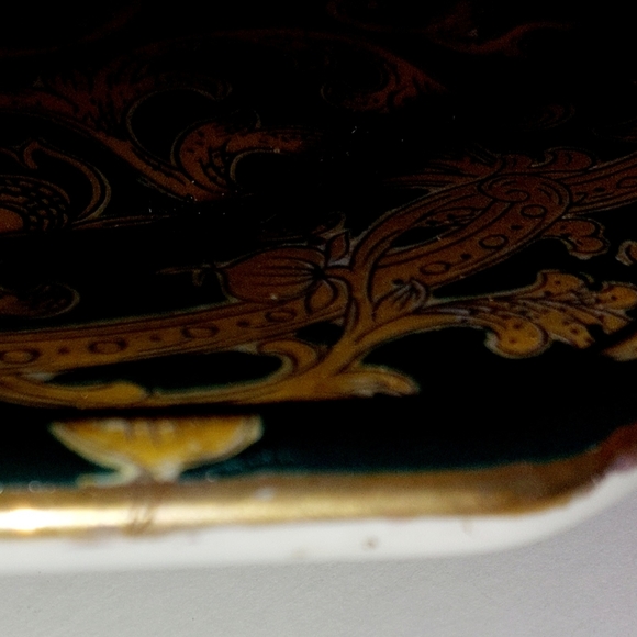 GREEN & GOLD PORCELAIN TAPESTRY PATTERN HEXAGONAL TRAY - Picture 6 of 6